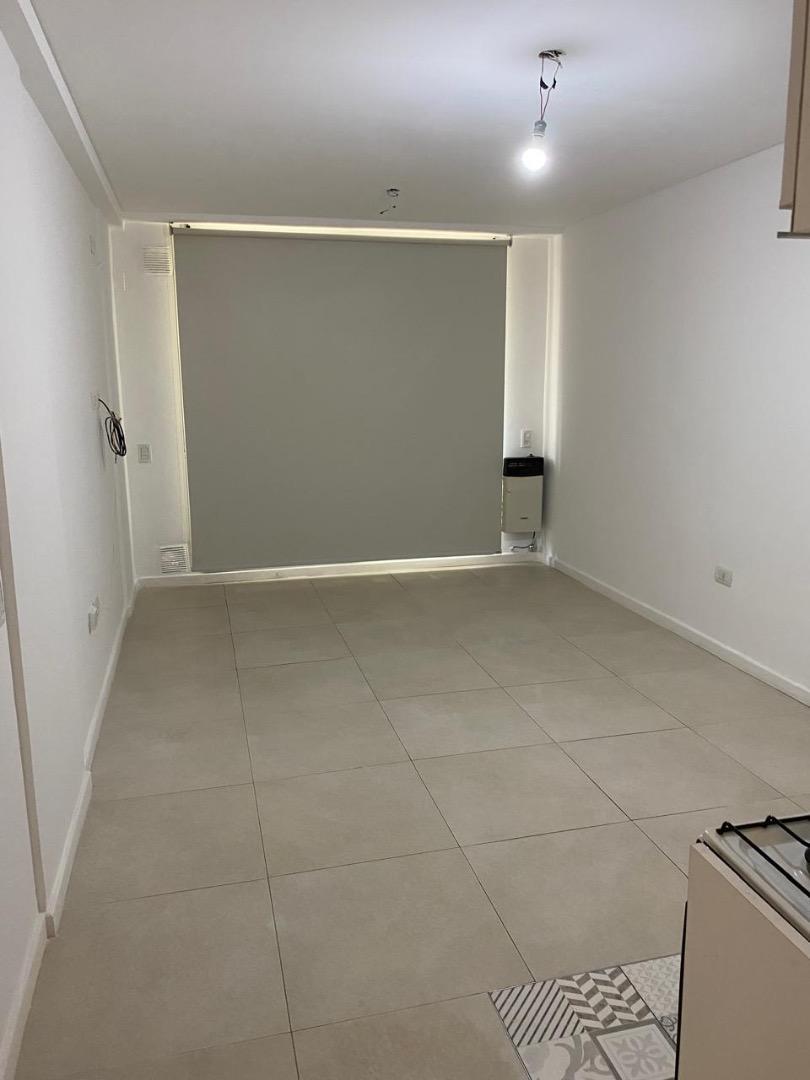 Montevideo 2400, Piso 4