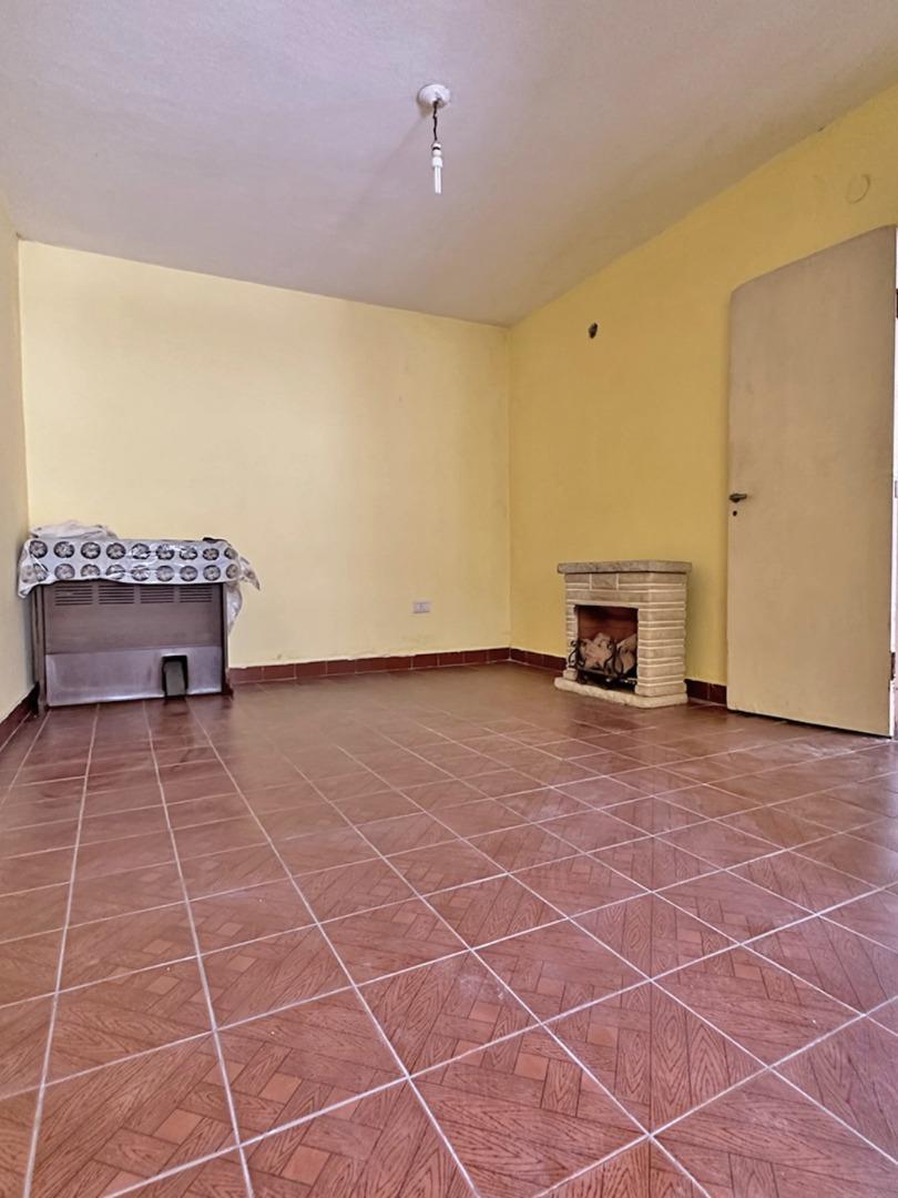 Casa 2 ambientes con 1 baño