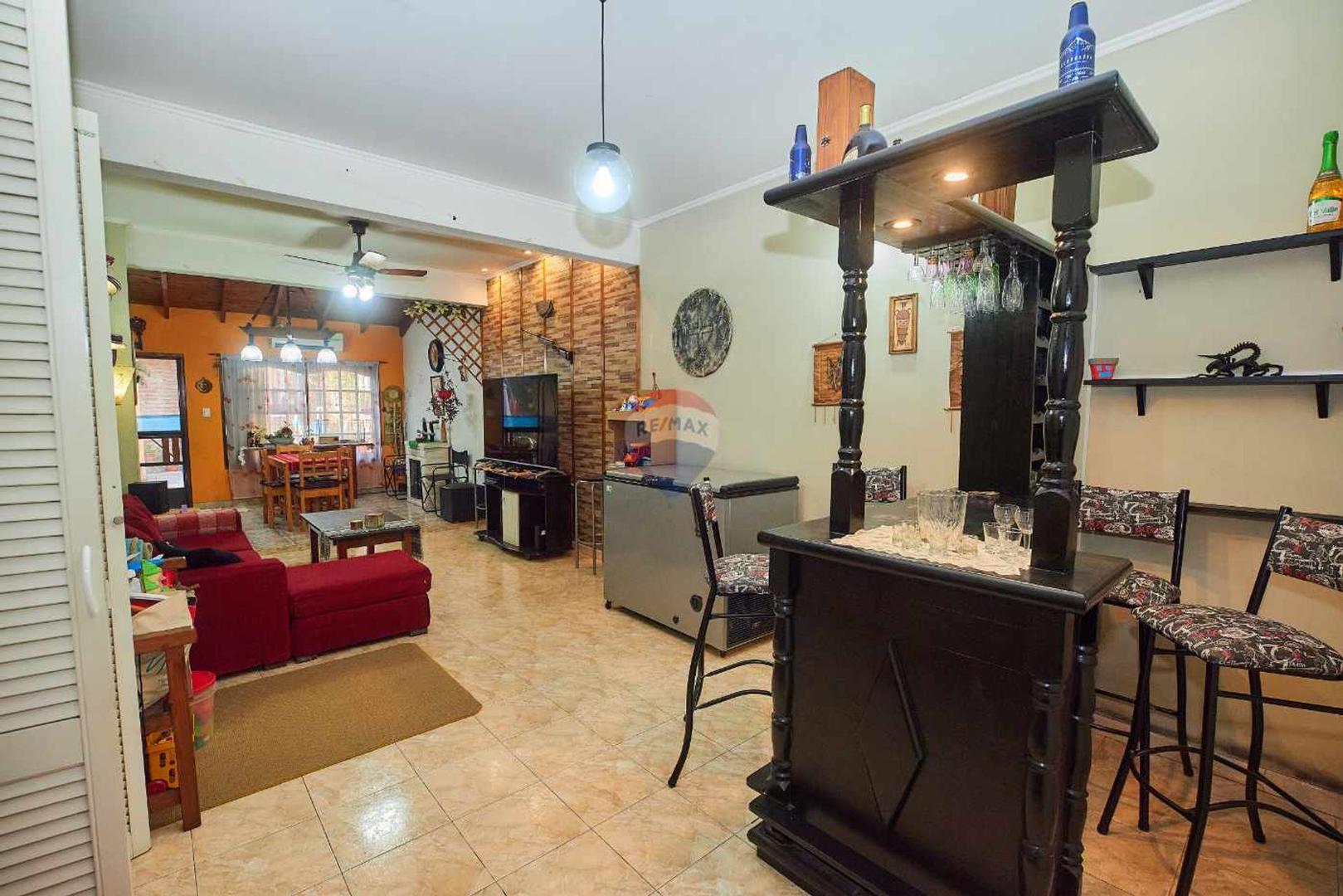 Avenida Hipólito Yrigoyen 1400