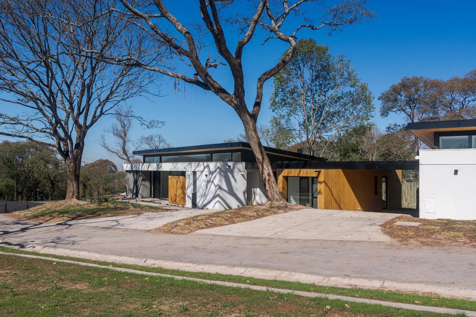 Casa en Venta con 1 cochera