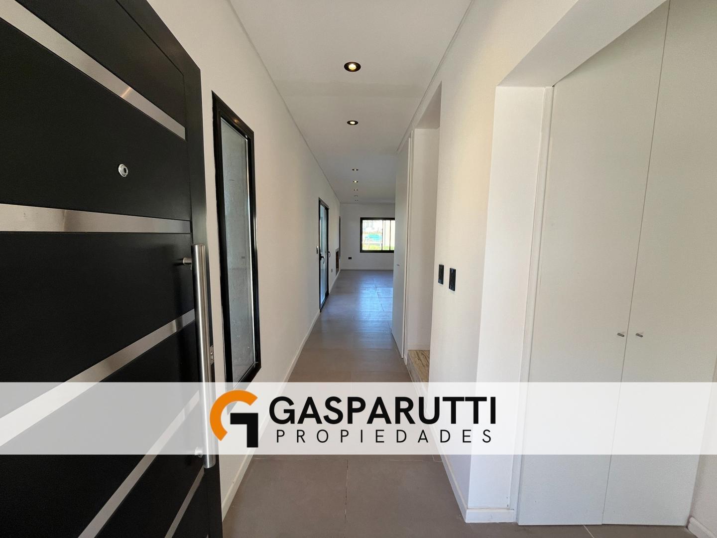 Casa 4 ambientes con 4 baños