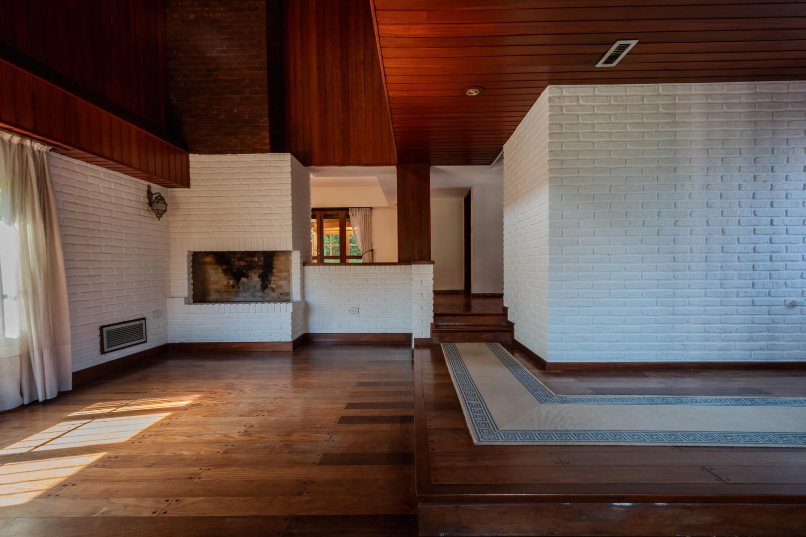 Casa 5 ambientes con 4 baños