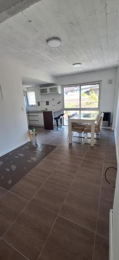 Castelli 3100, Piso 1