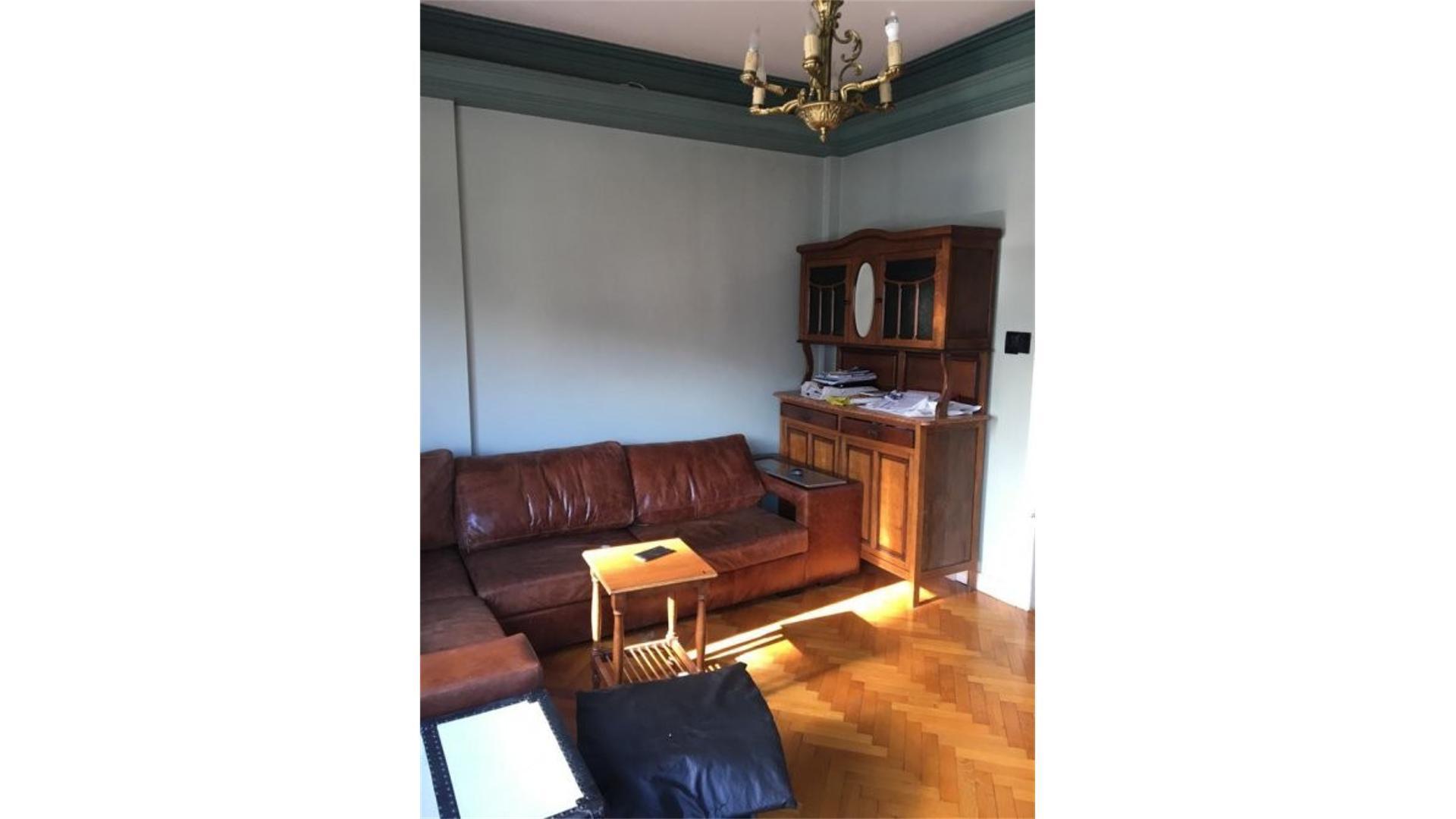 Semipiso de 3 ambientes en edificio histórico de Avellaneda,