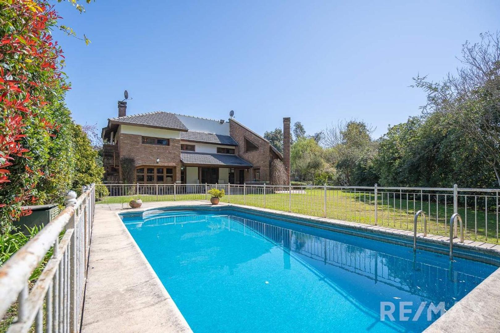 VENTA CASA 4 AMB  C/PILETA  LAS PRADERAS DE LUJAN