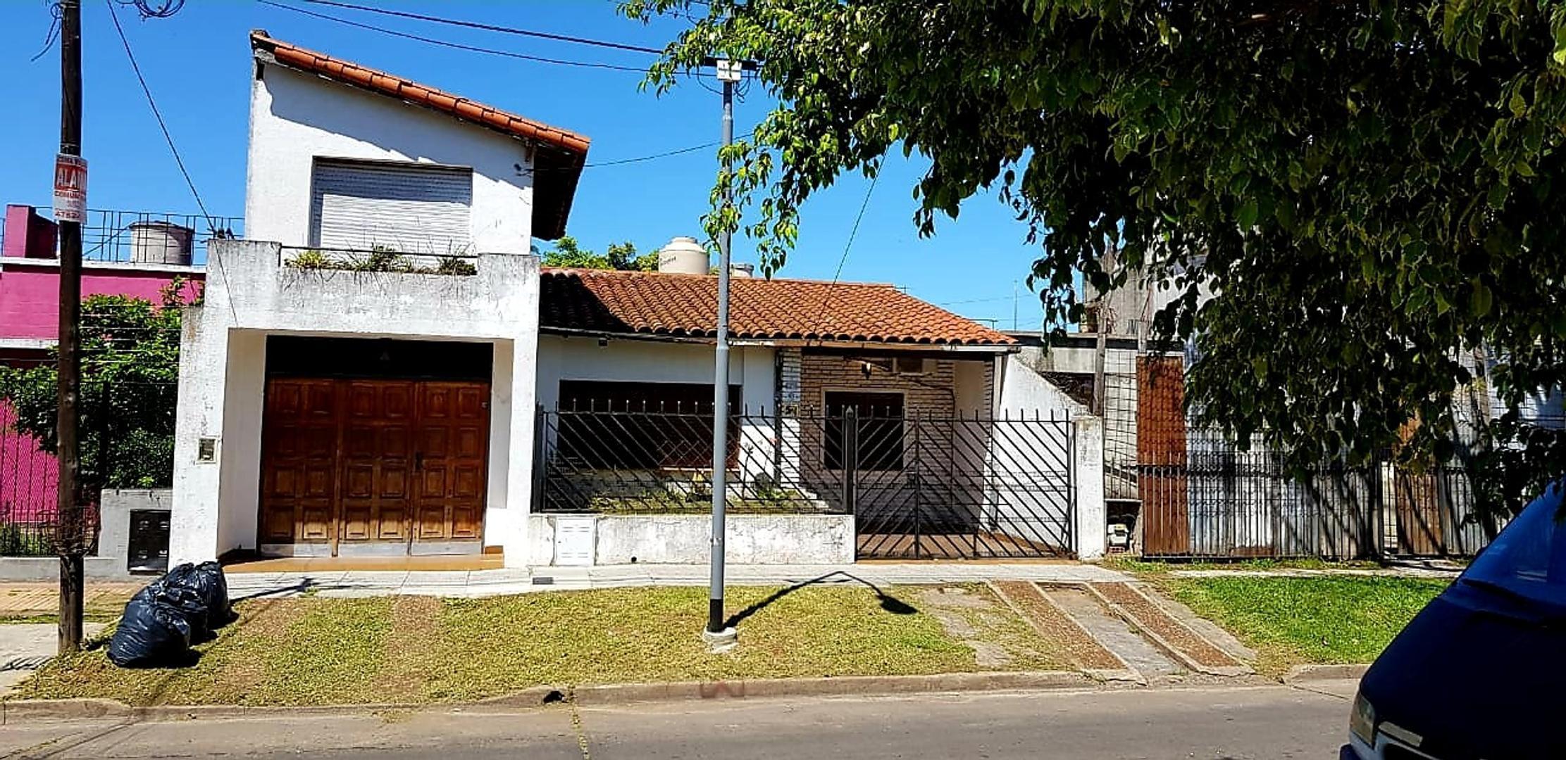 SE ESCUCHAN OFERTAS  Casa lote propio 10 x 22 mts.