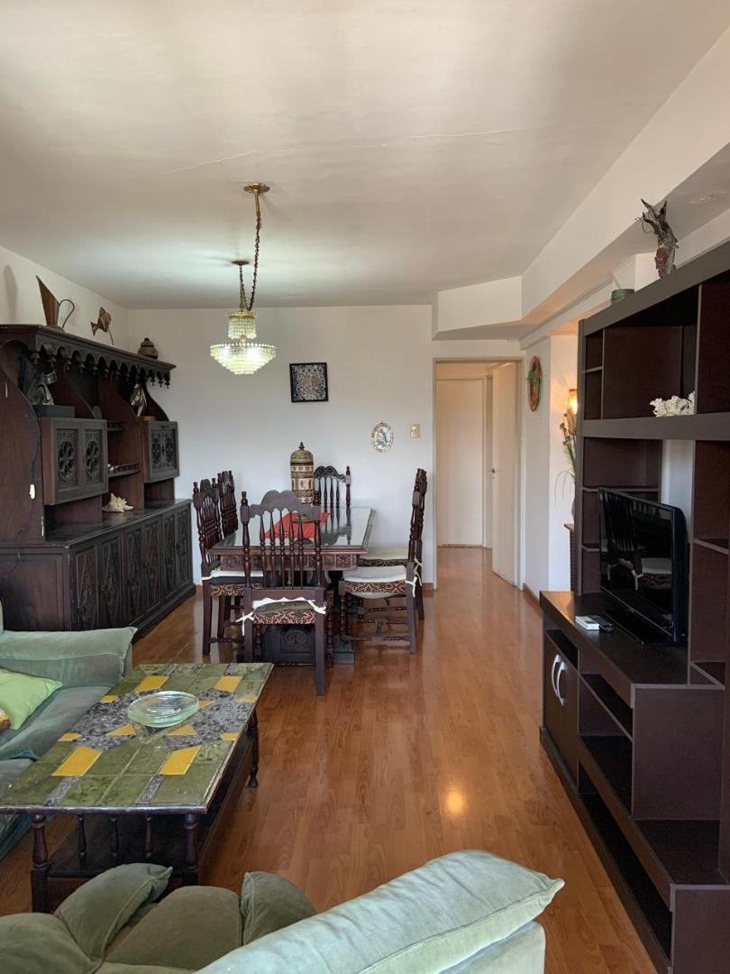 Departamento Amoblado, al Frente con Cochera.