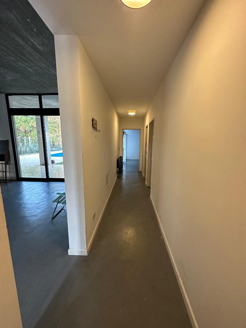 Casa en Alquiler con 3 cocheras