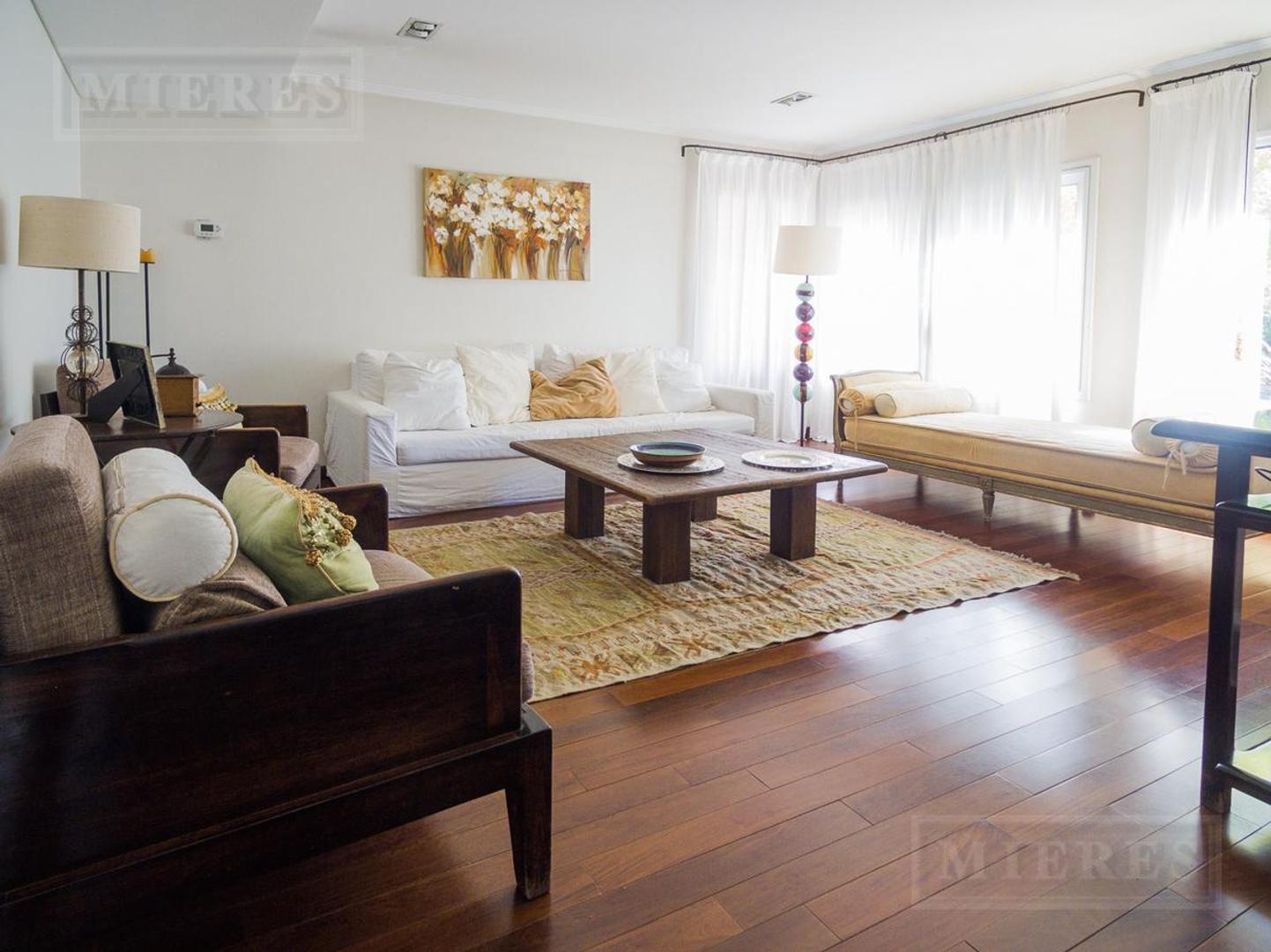 Casa 6 ambientes con 3 baños