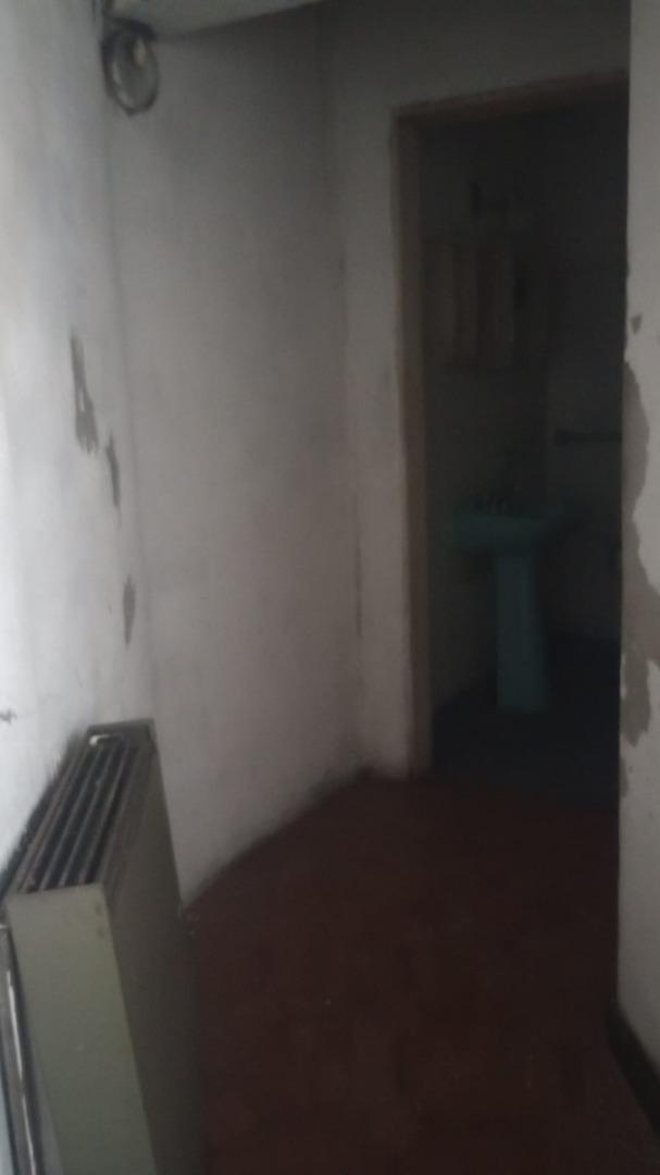 Casa 5 amb, entr p/ 2 o 3 autos - a 5 cuadras de Gaona