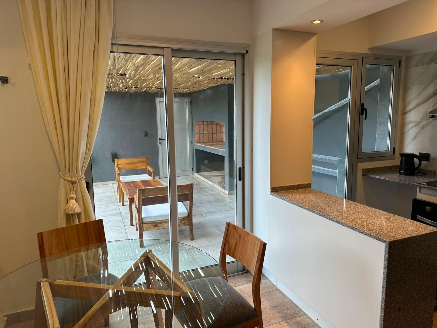De Los Emilianos 4900 , Piso -