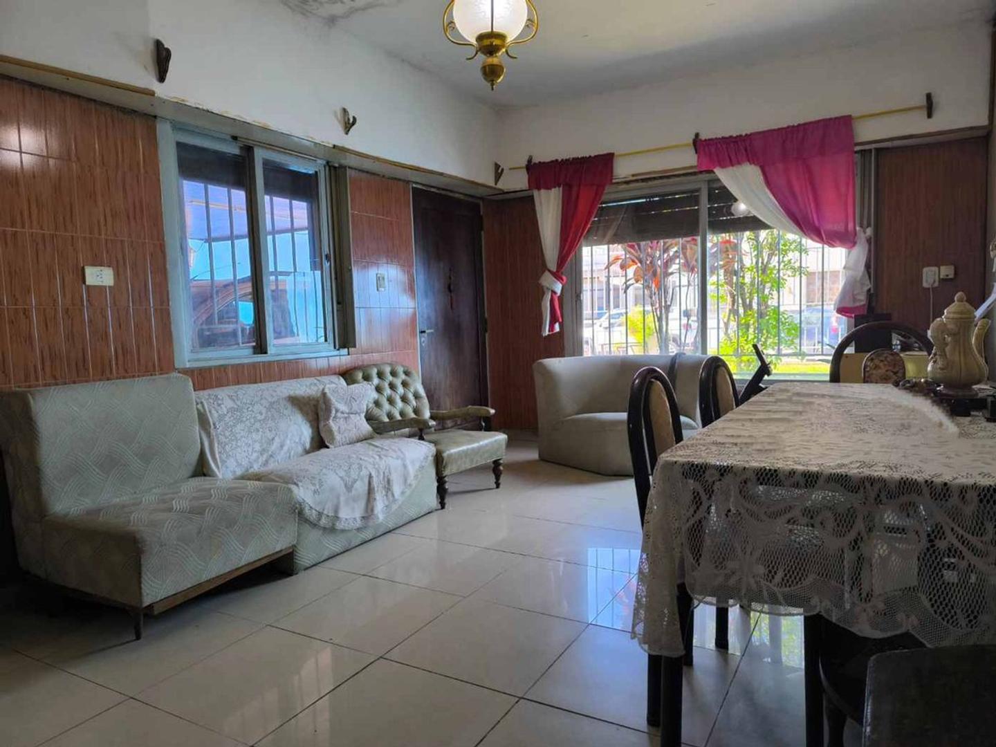 Casa 3 ambientes con 2 baños