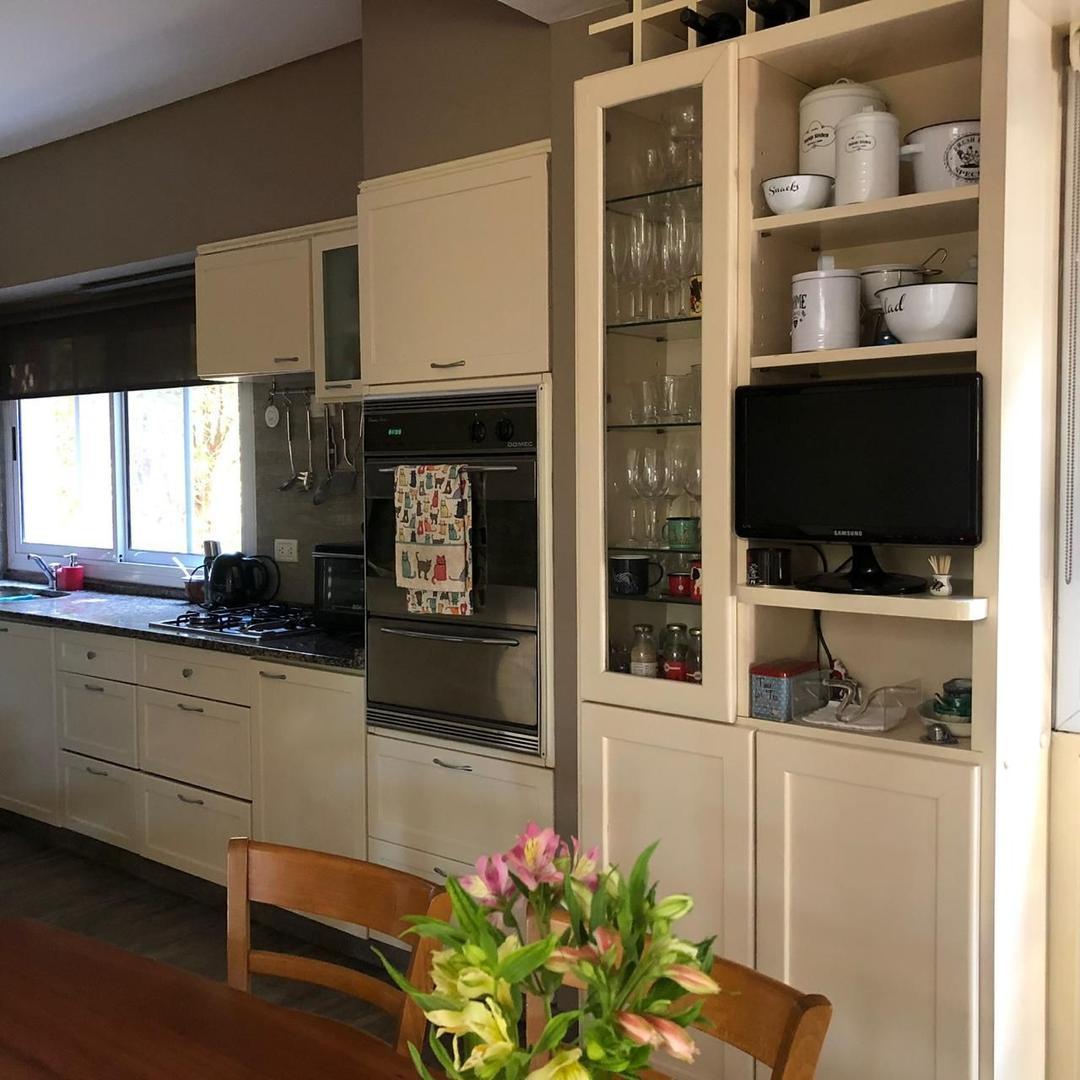 Casa en Venta en Abril Club De Campo, USD 900.000