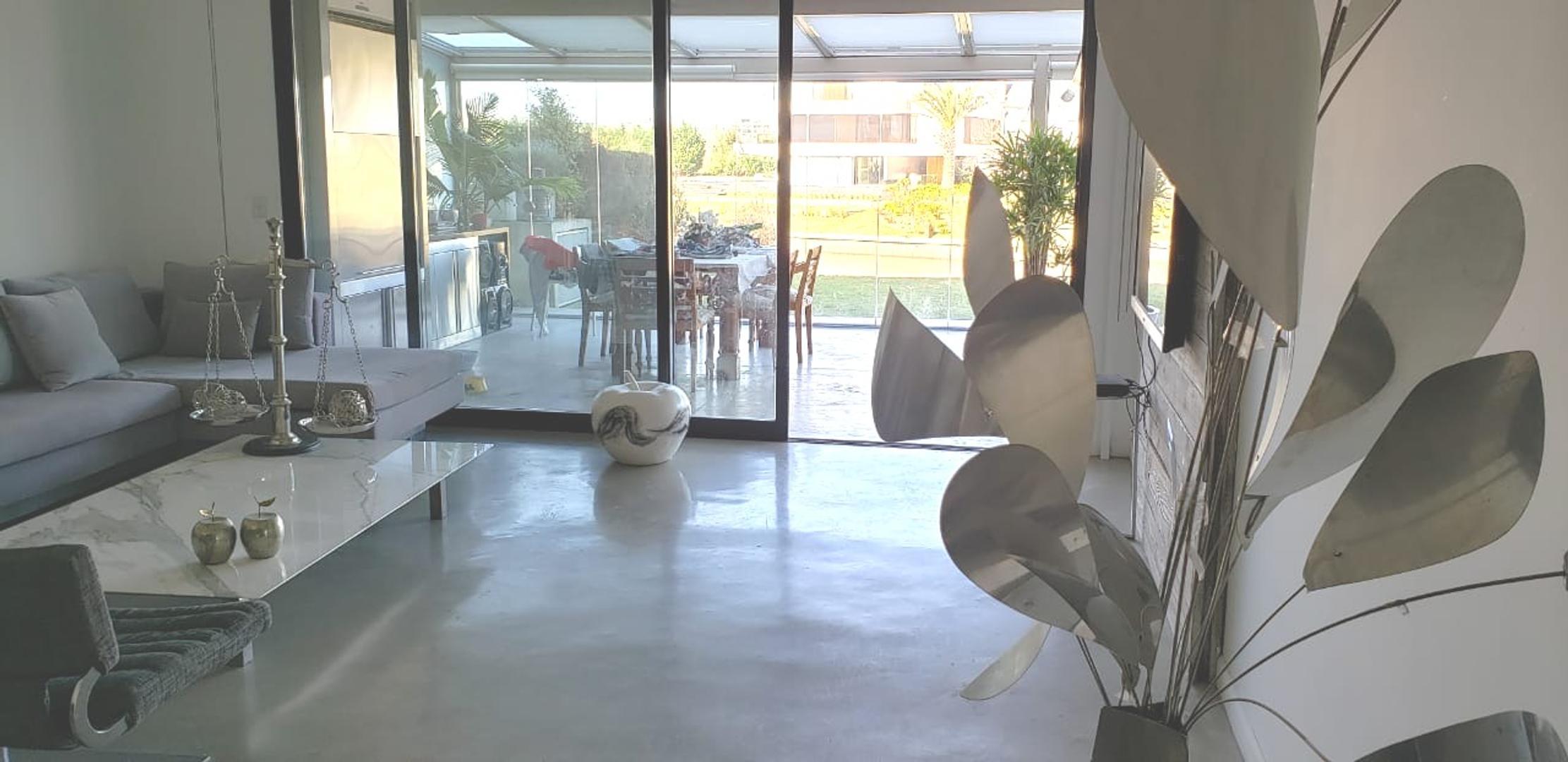 Departamento en Venta con 2 cocheras