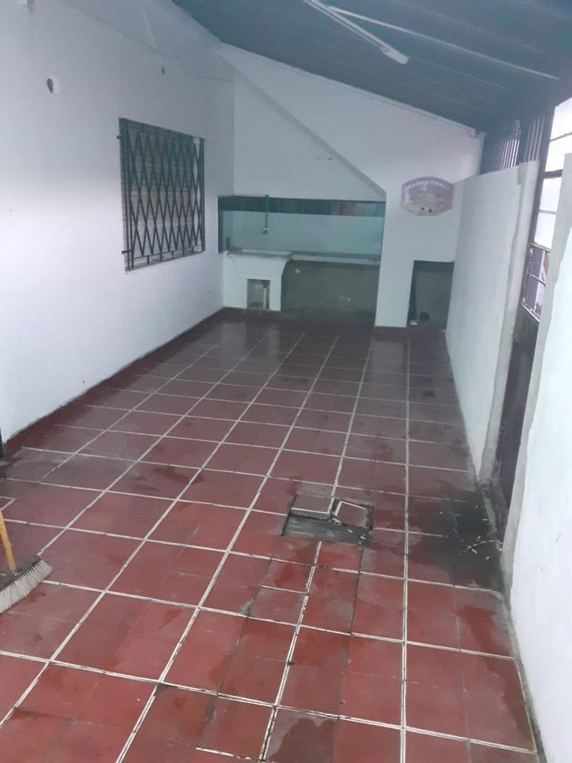 Casa 3 ambientes con cochera