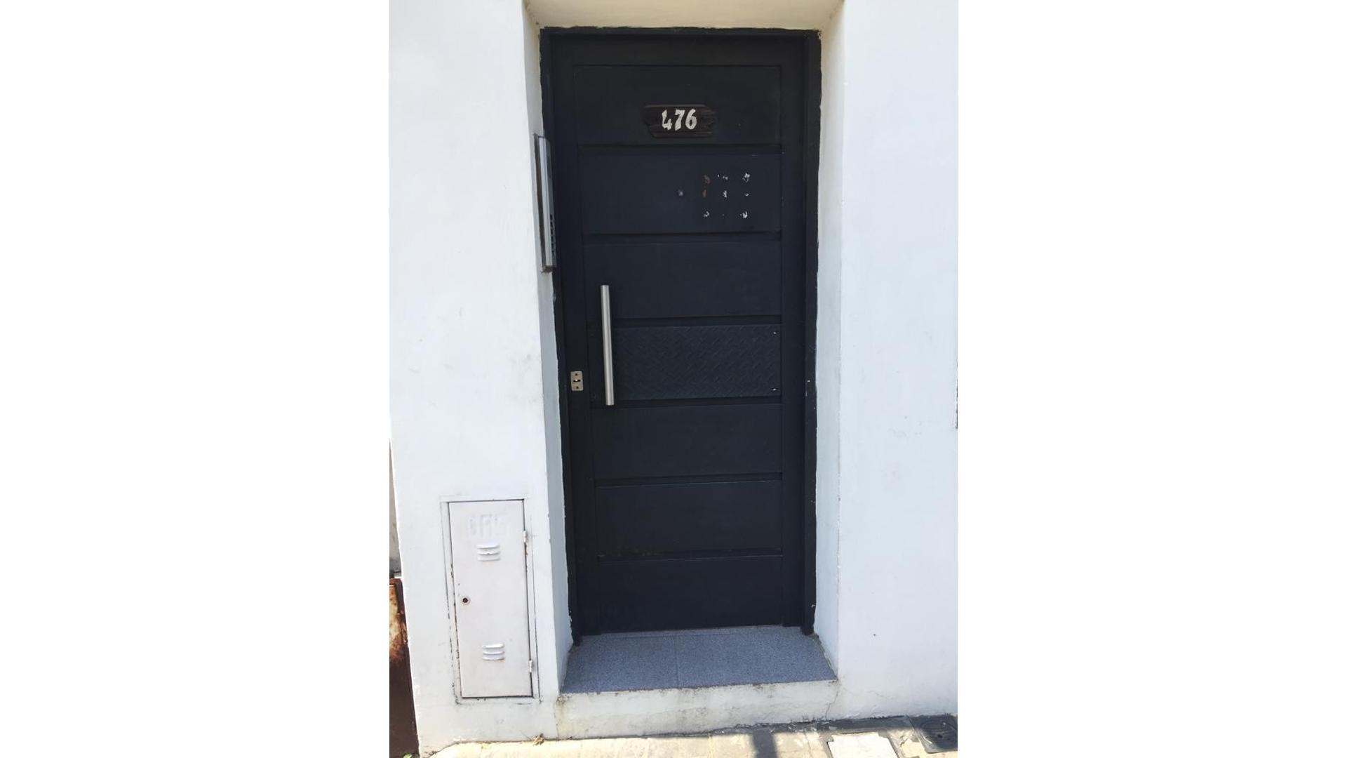 M Corvalan 400, Piso pb