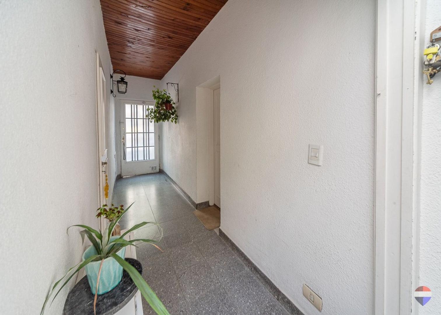 VENTA CASA 6 AMBIENTES COCHERA PATIO COLEGIALES