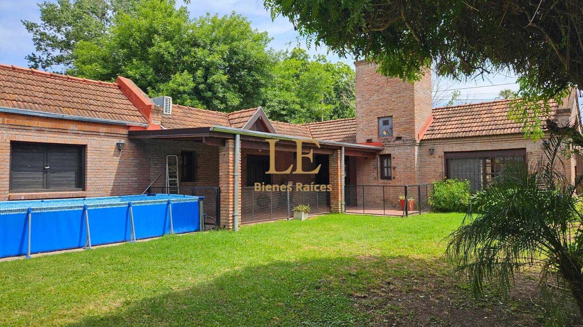 Casa en Venta con 3 cocheras