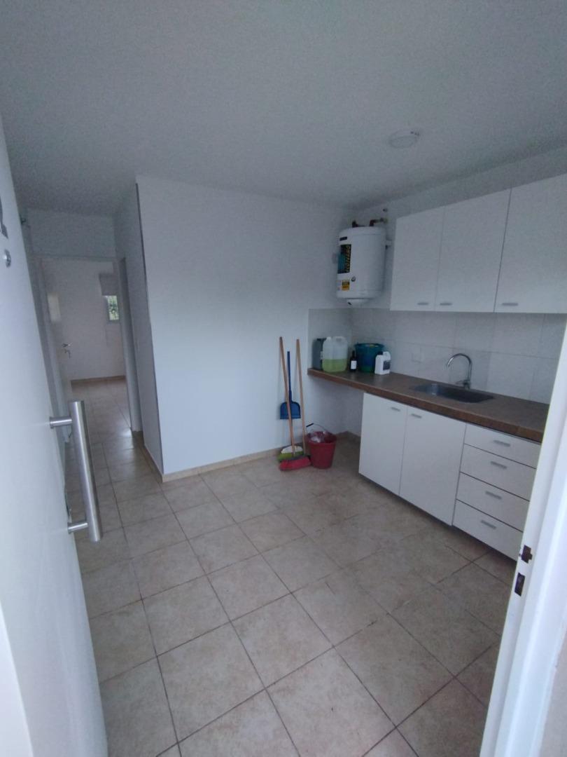 VENDE departamento de 2 amb zona Hospital Austral