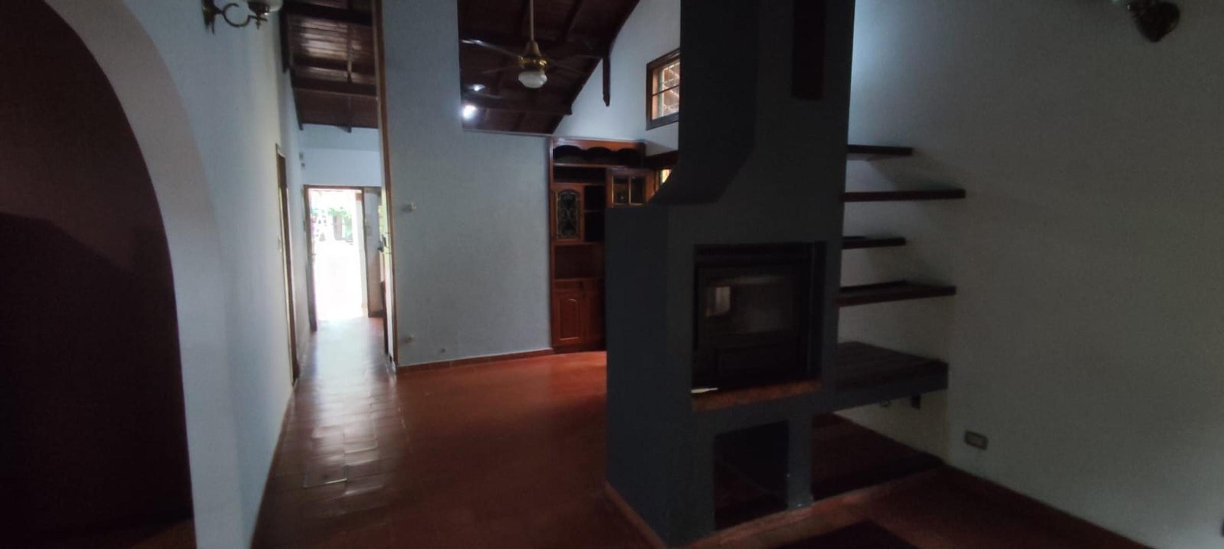 Casa en Venta con 4 cocheras