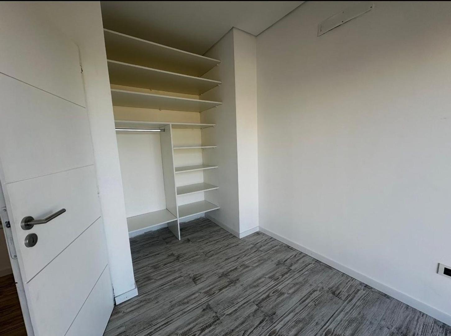 Casa en Alquiler con 1 cochera