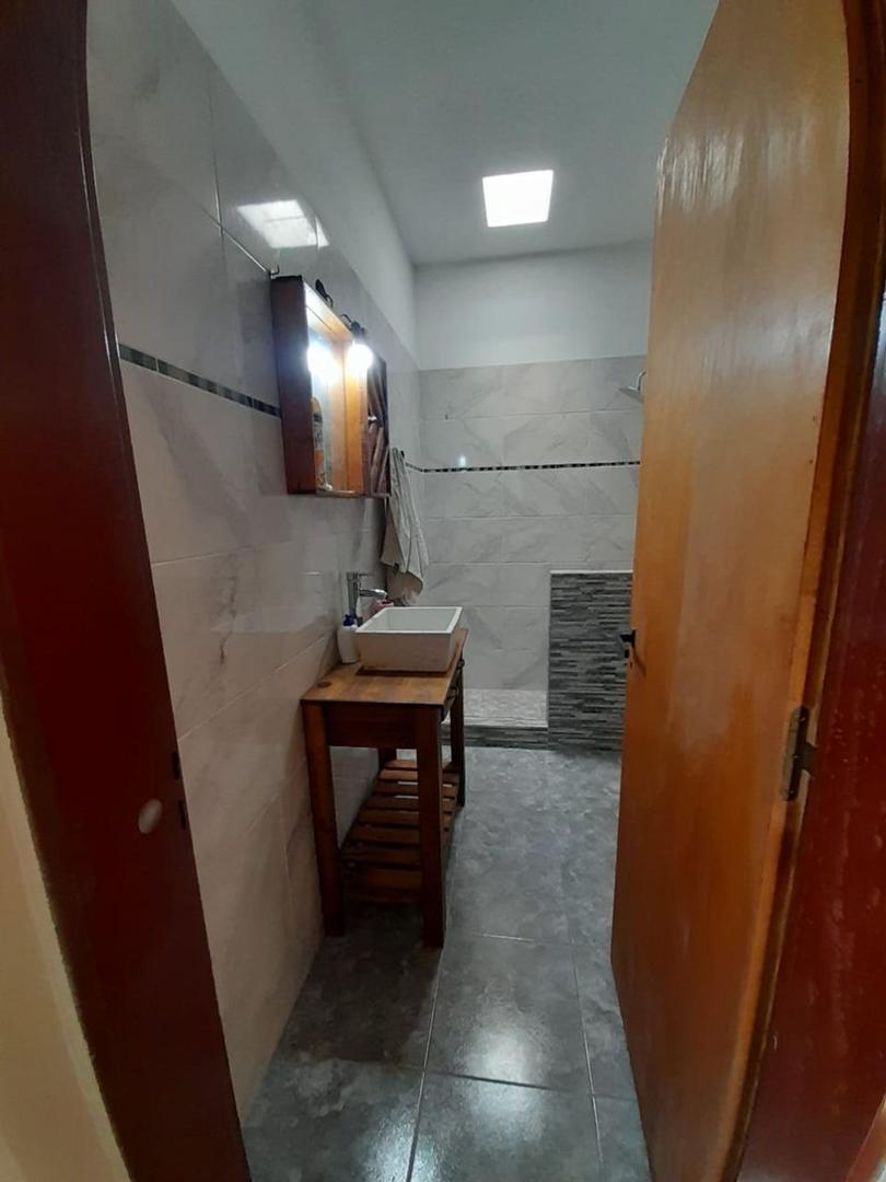 Casa 2 ambientes con 1 baño