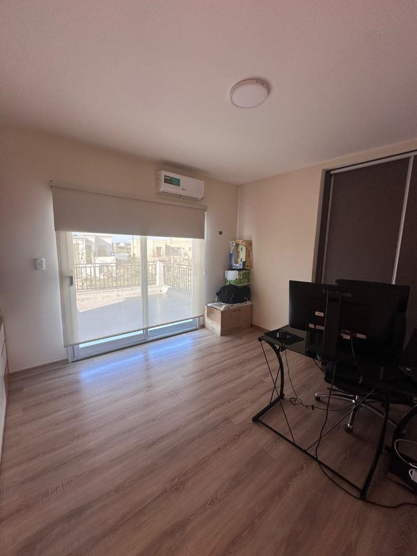 Casa en Alquiler Temporal con 3 cocheras