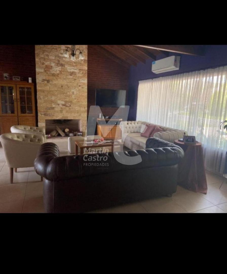 Casa 6 ambientes con 4 baños