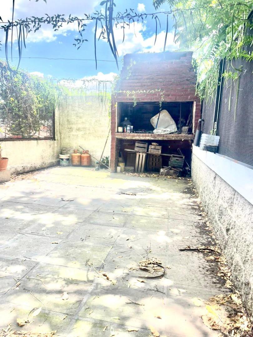 Charlone 200, Piso 1