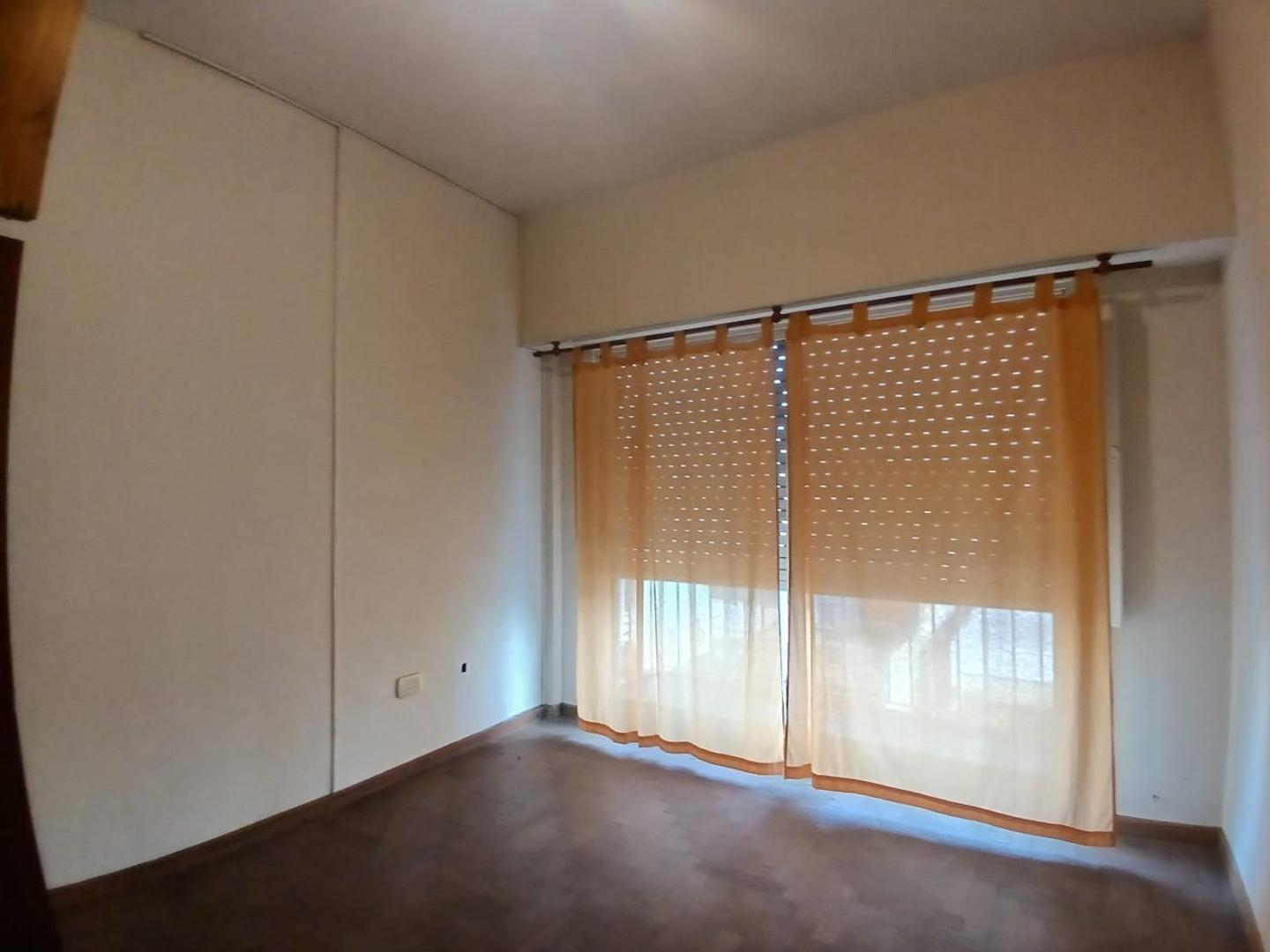 Departamento 3 ambientes con balcón al frente