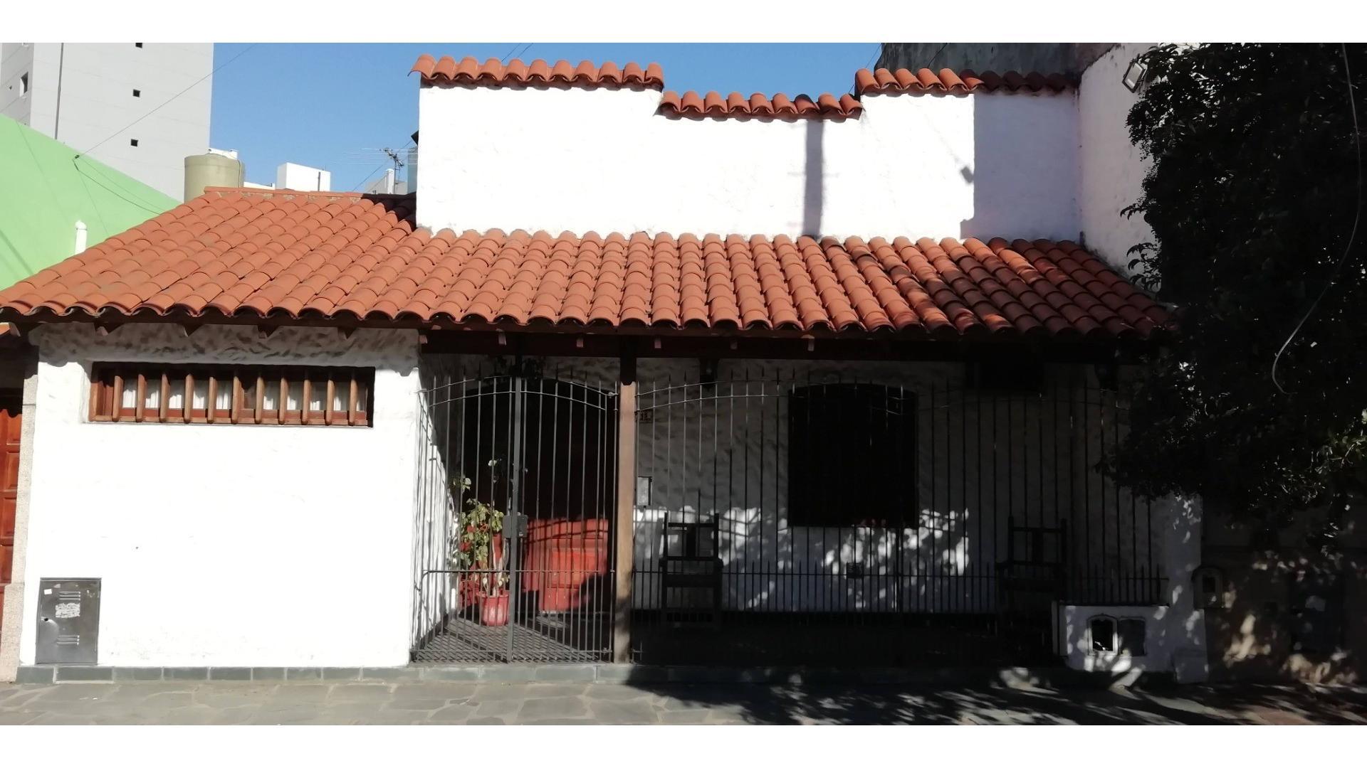 Casa  3 ambientes Lanus Este  Centro