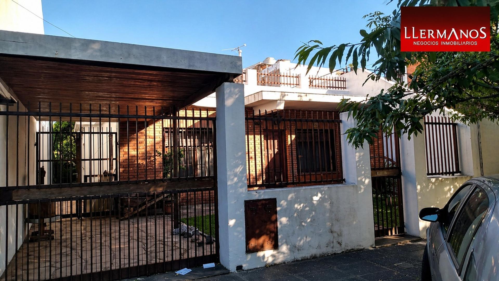 Venta casa 4 Amb 3 dormitorios ,Villa .Adelina con Parque