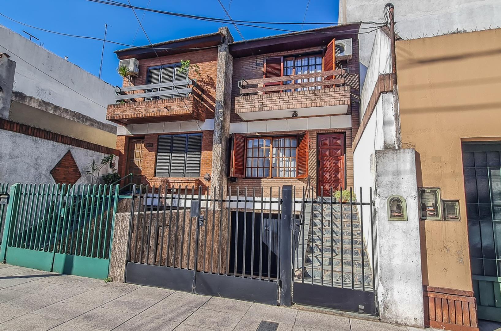 DUPLEX 3 1/2 AMBIENTES - CON COCHERA Y PATIO - APTO CREDITO HIPOTECARIO