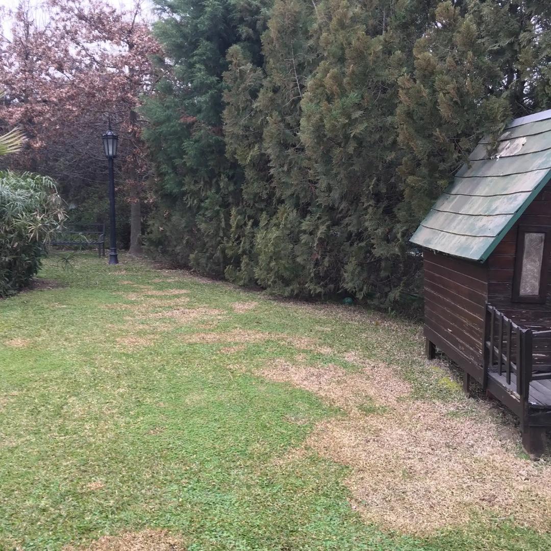 Imponente casa en esquina sobre lote de 850 m² en Barrio Pri