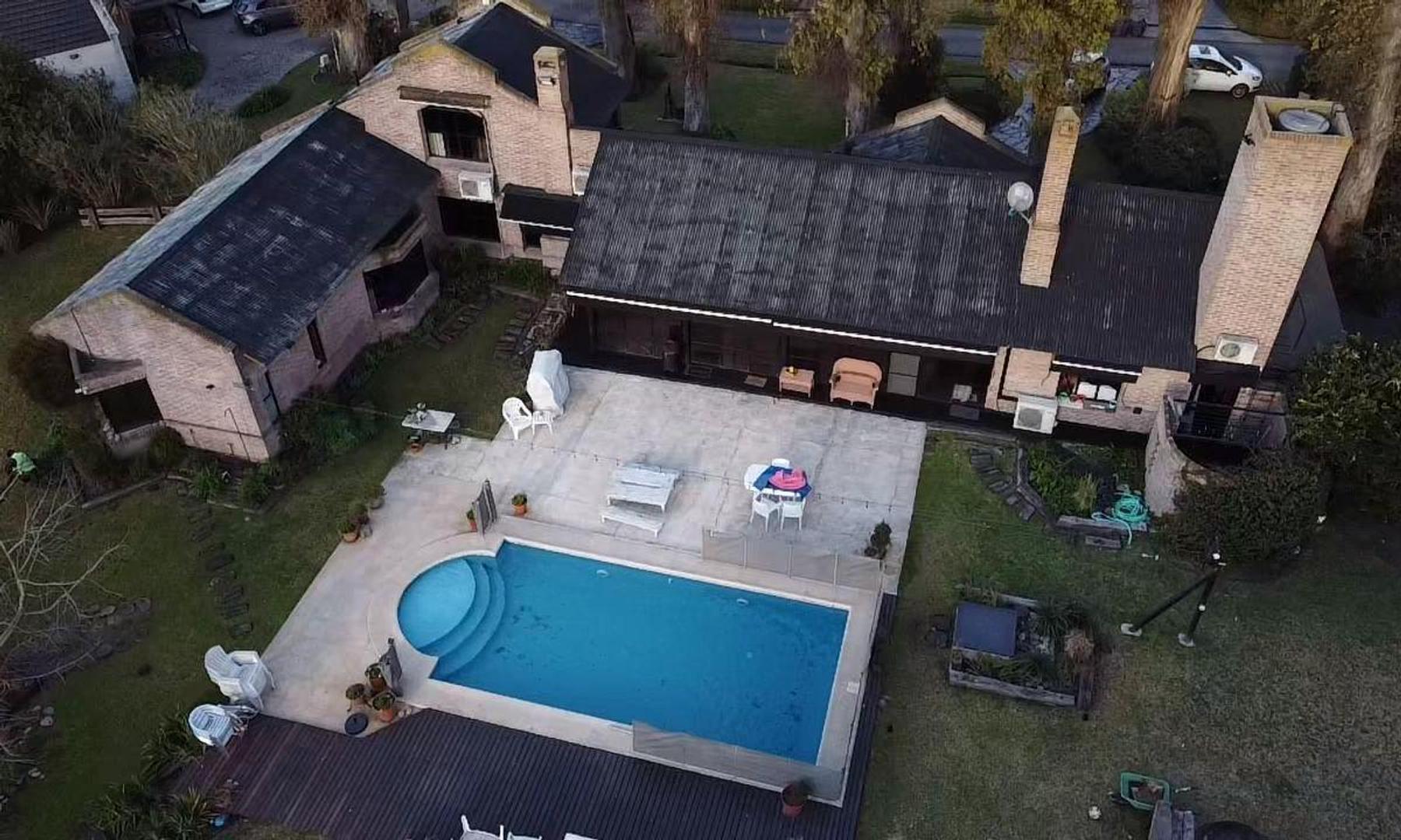 Casa 5 ambientes con 2 baños