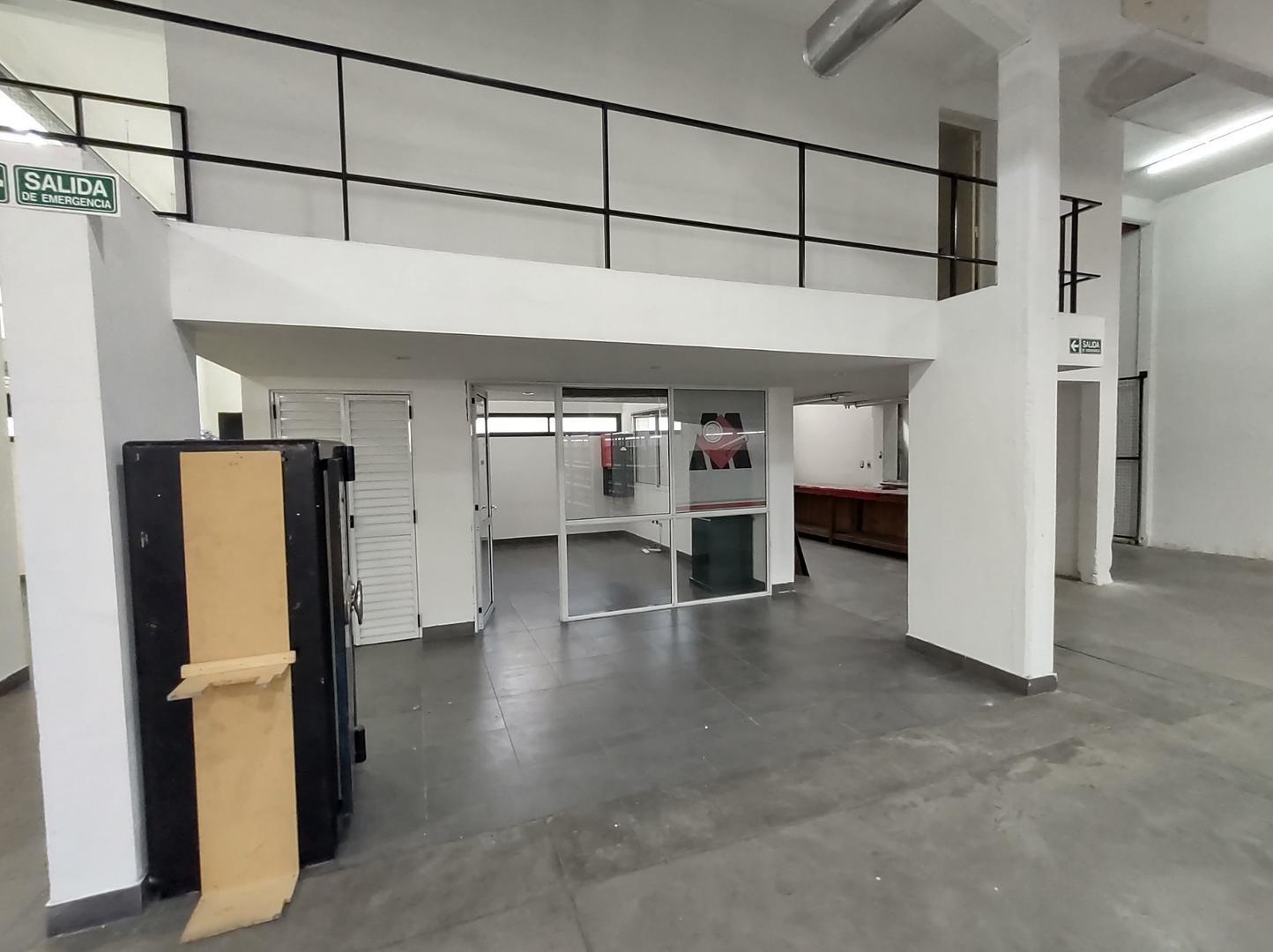 Galpon en Venta en Abasto, USD 2.500.000