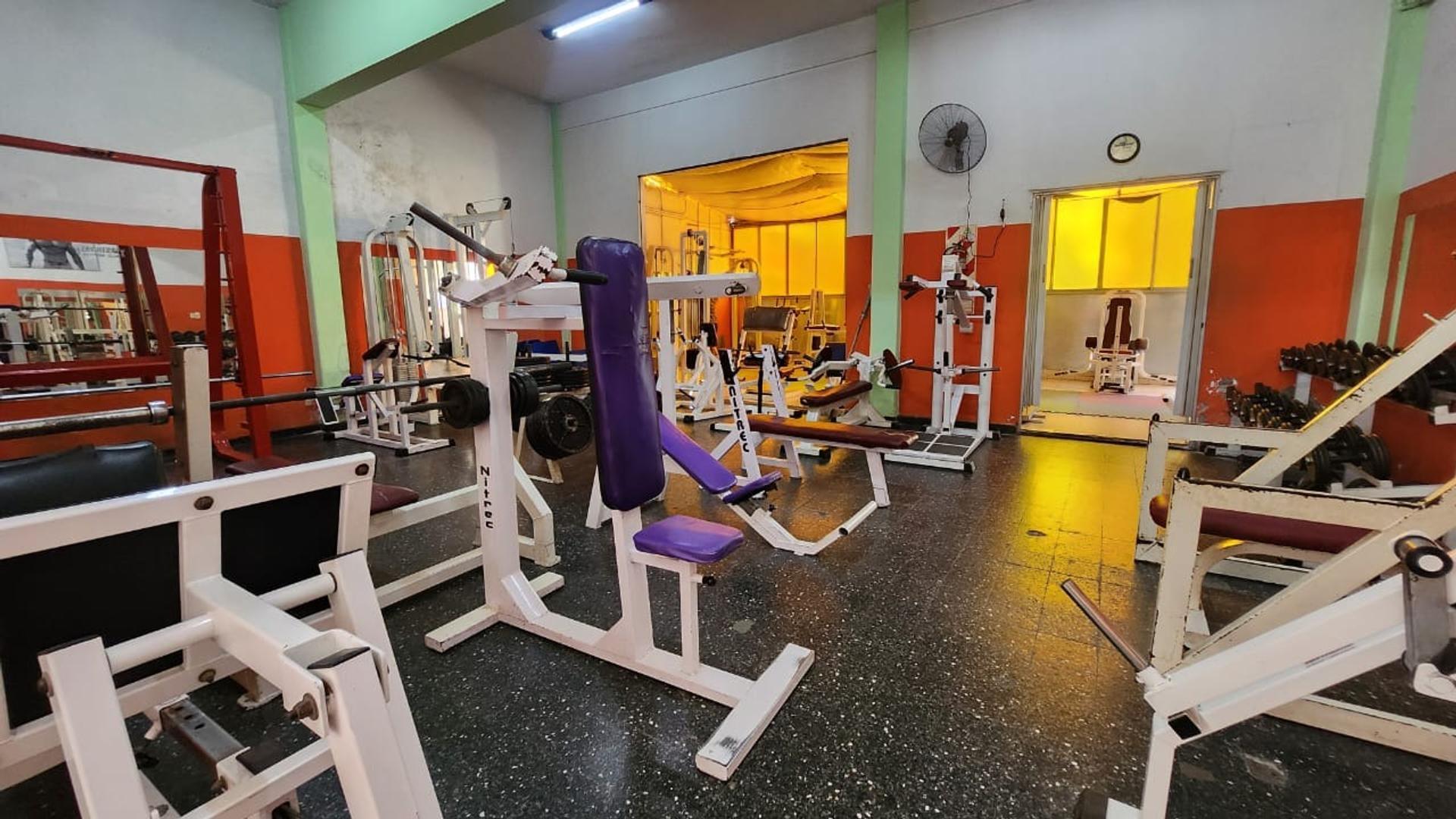 Local a metros de Av. Hipolito Irigoyen