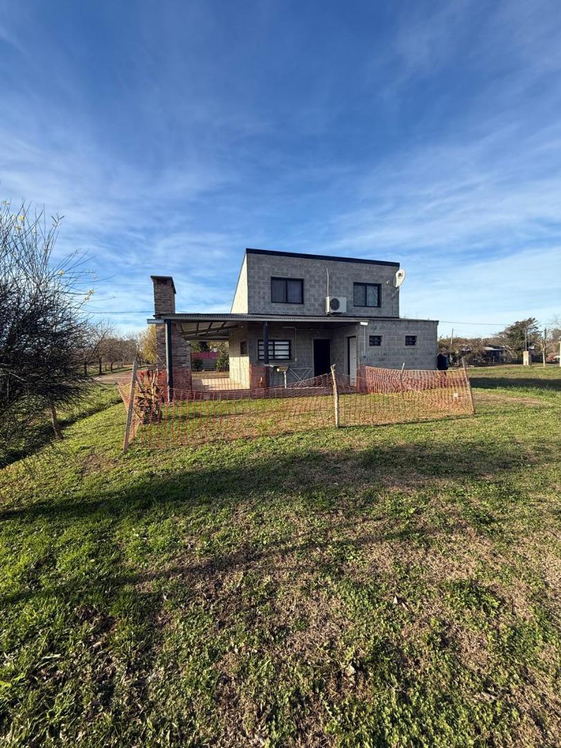 Casa 2 ambientes con 2 baños