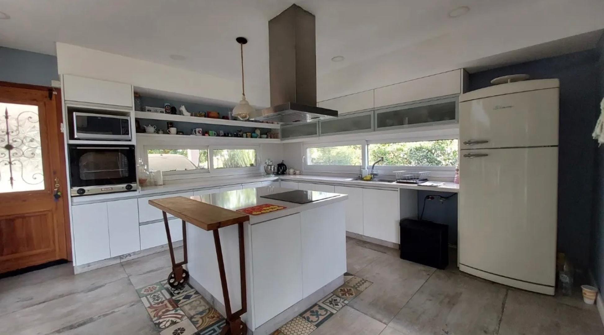 Casa 5 ambientes con 3 baños