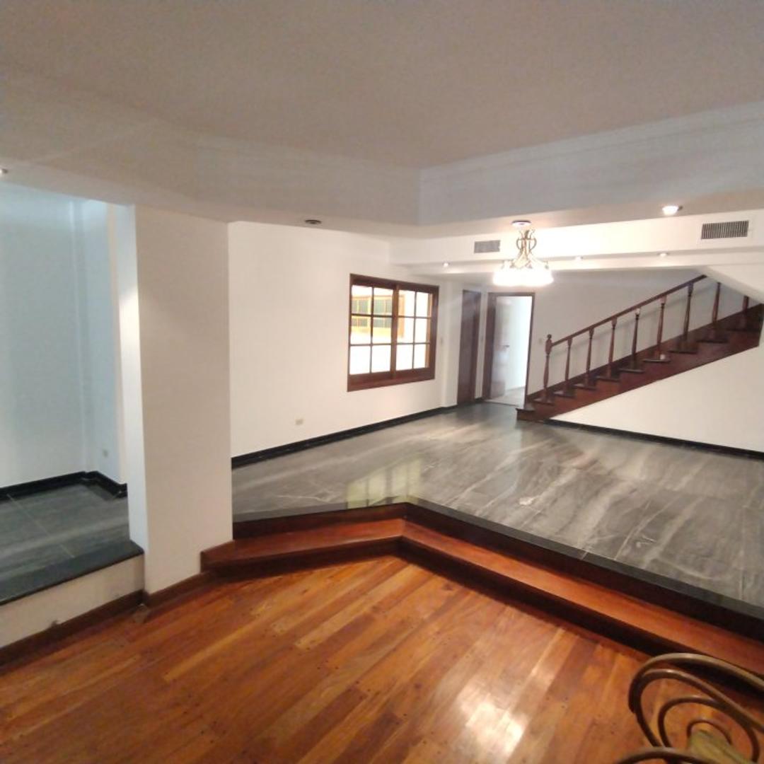 Casa en Alquiler de 5 dormitorios