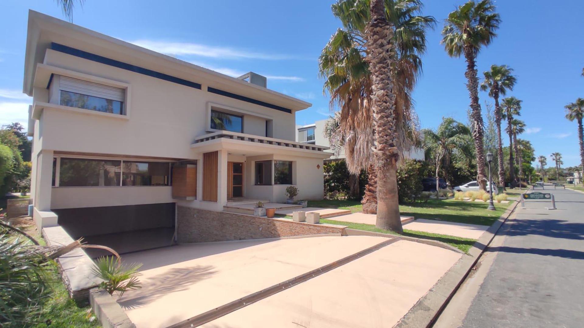 Casa en Alquiler de 4 dormitorios