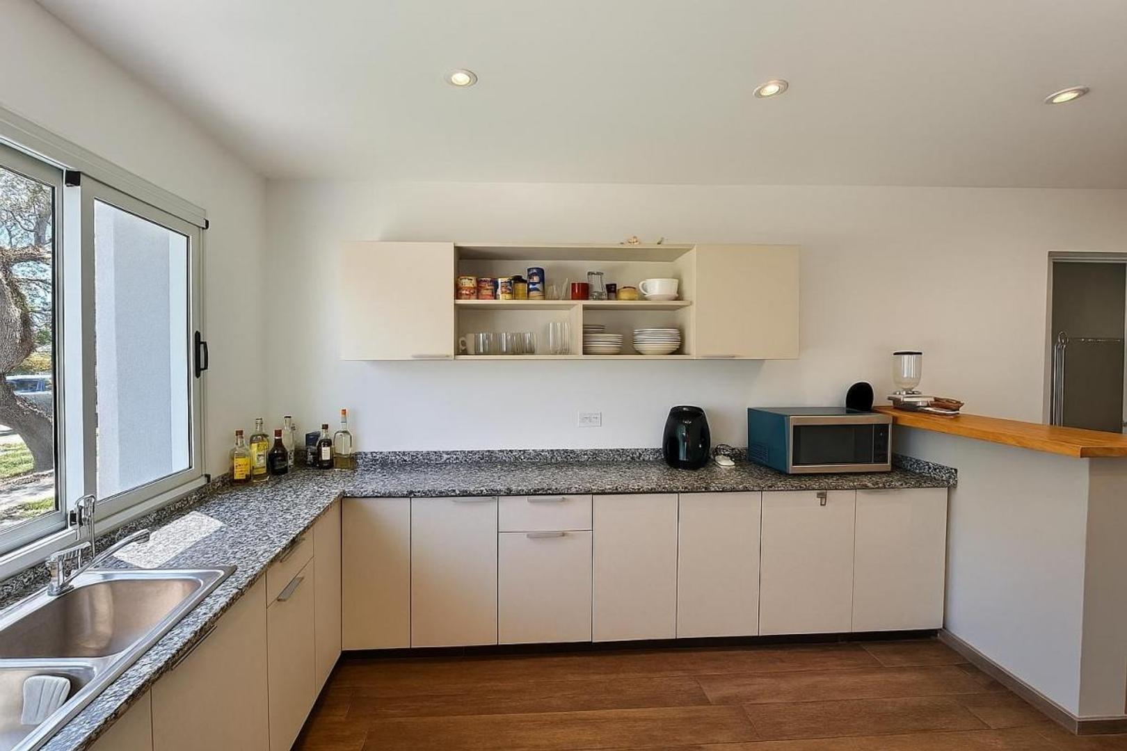 Casa en Venta con 4 cocheras