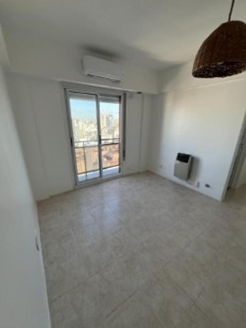 VENTA 2 AMBIENTES CTFTE CON BALCON.VALENTIN GOMEZ 2700