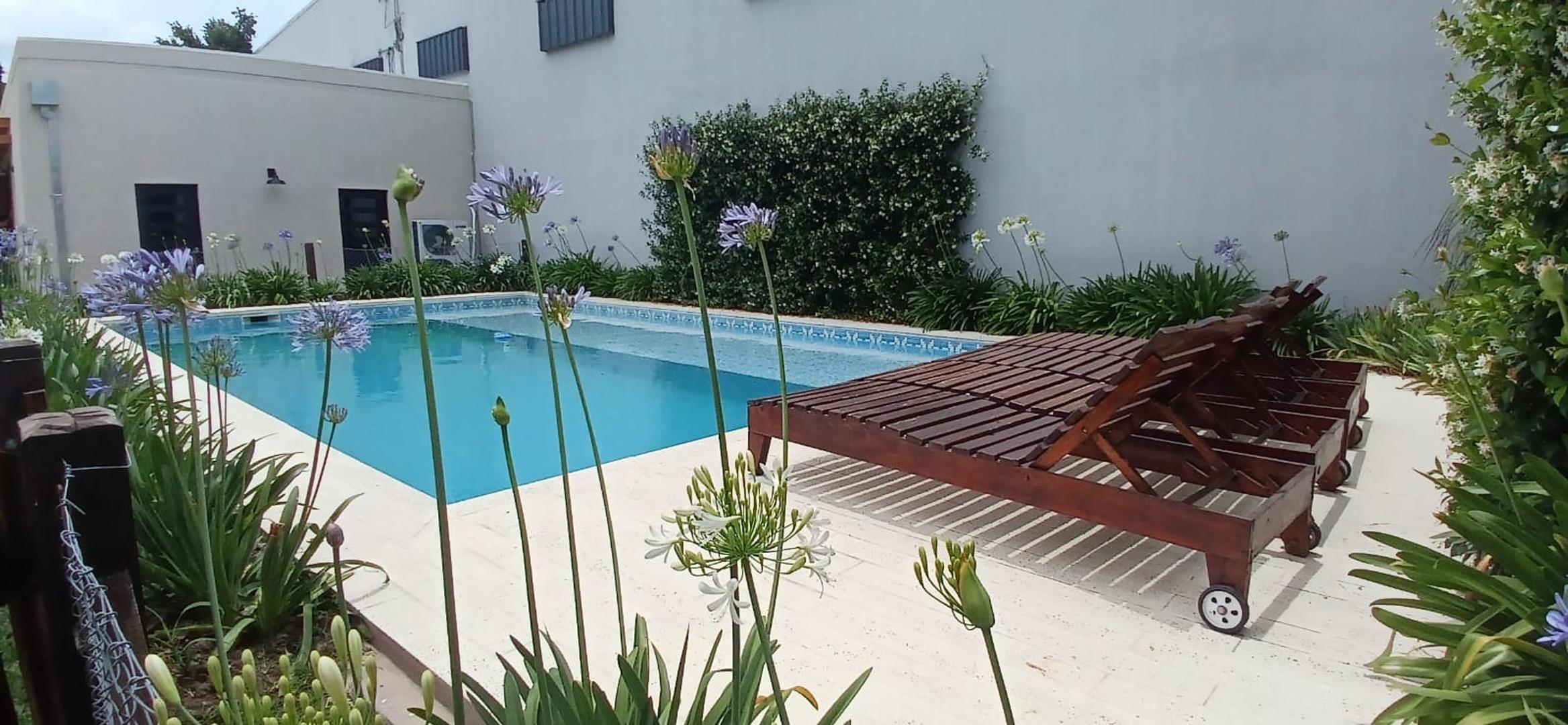 Salon De Eventos En Pilar Calle Los Jazmines