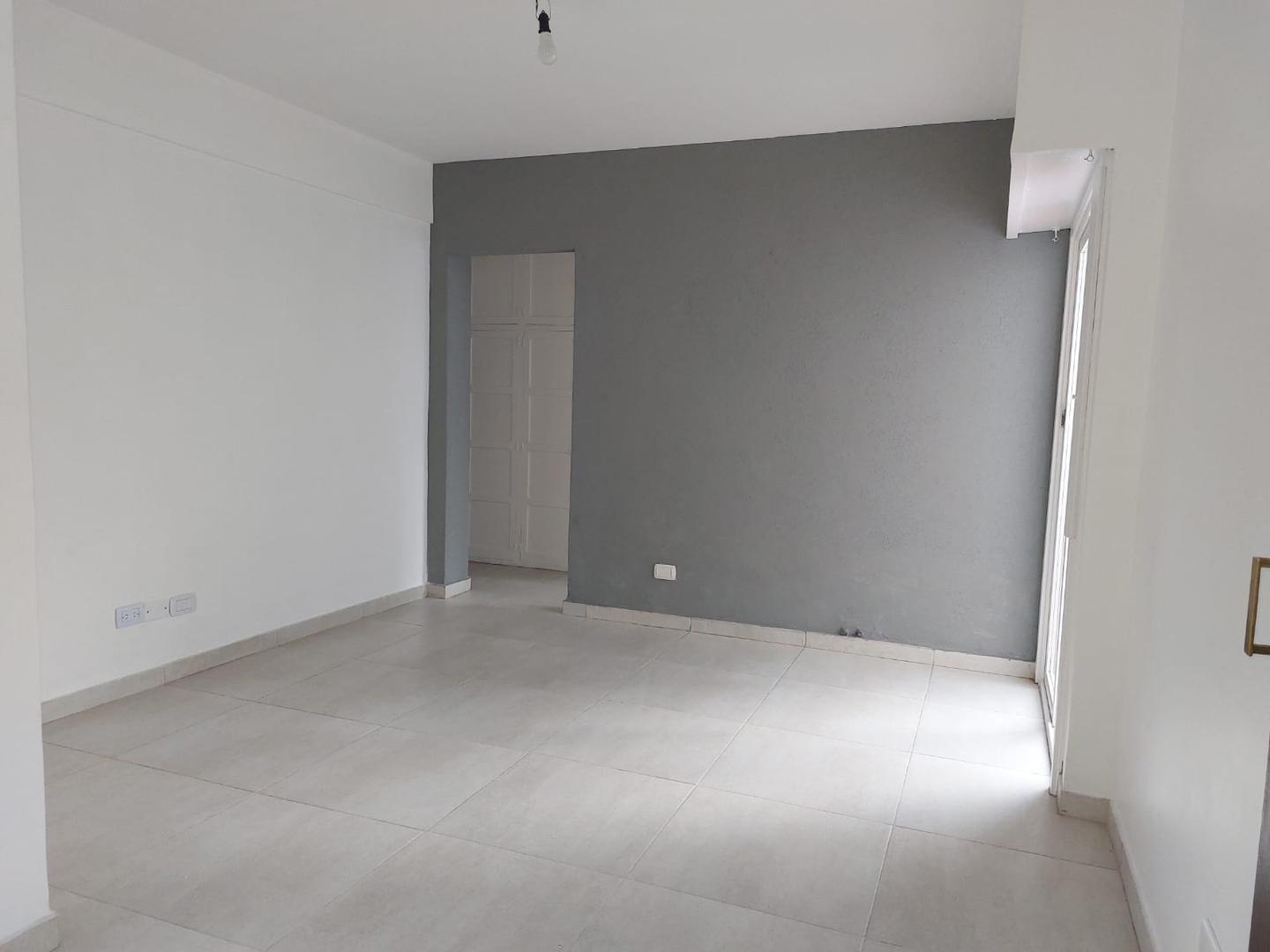 Departamento en Alquiler en Castelar Norte, $ 450.000