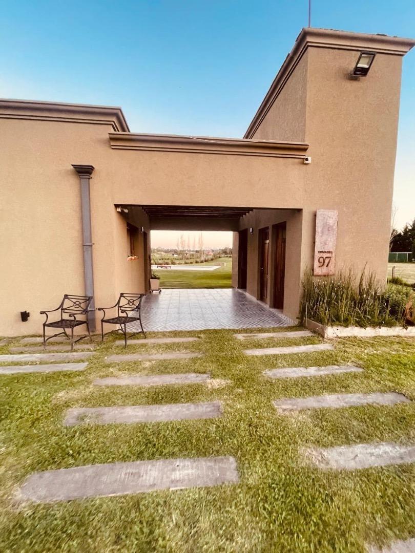 Casa 4 ambientes con 4 baños