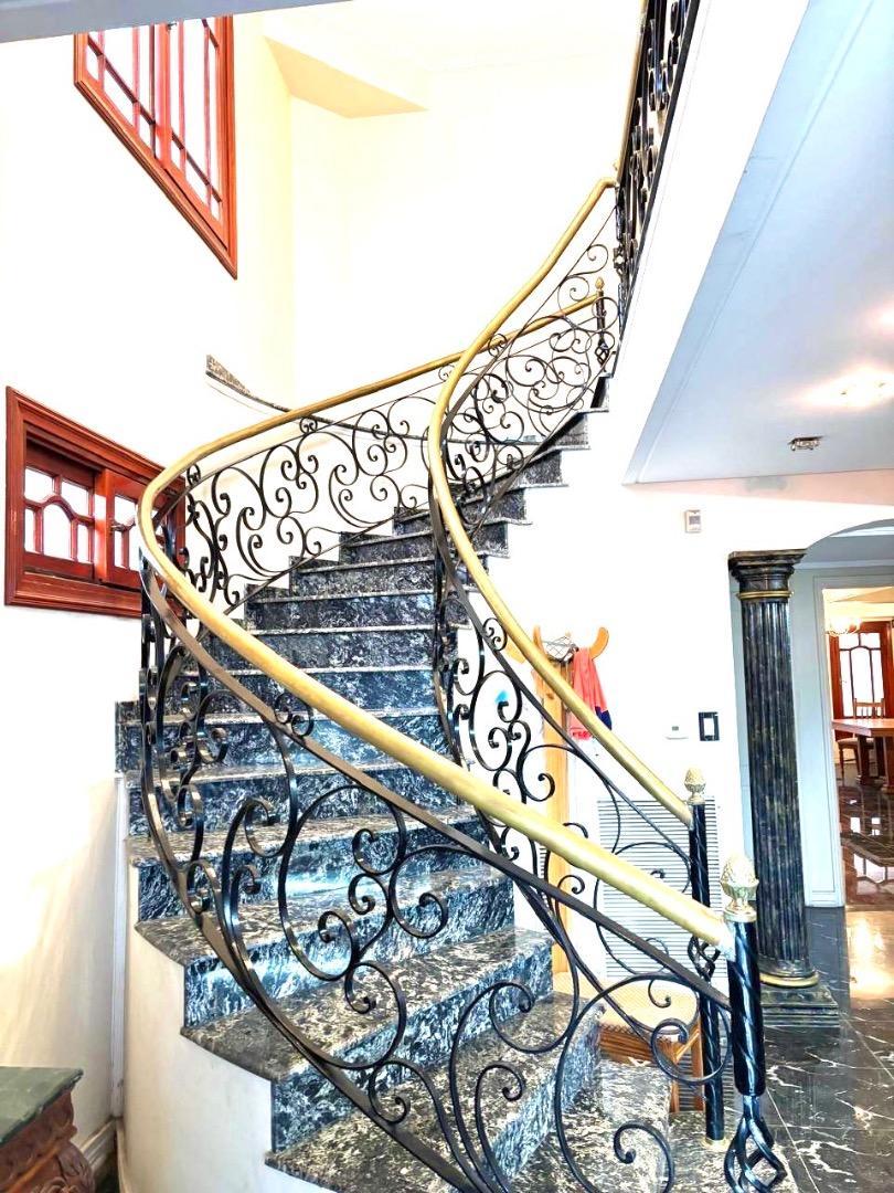 Casa 5 ambientes con 4 baños