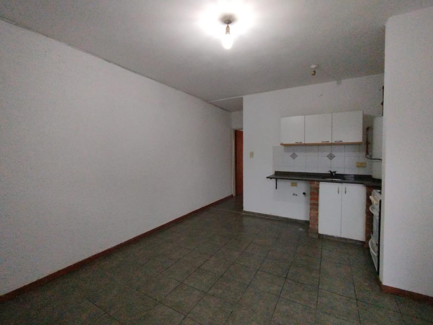 OPORTUNIDAD DEPTO CON PATIO SIN EXPENSAS