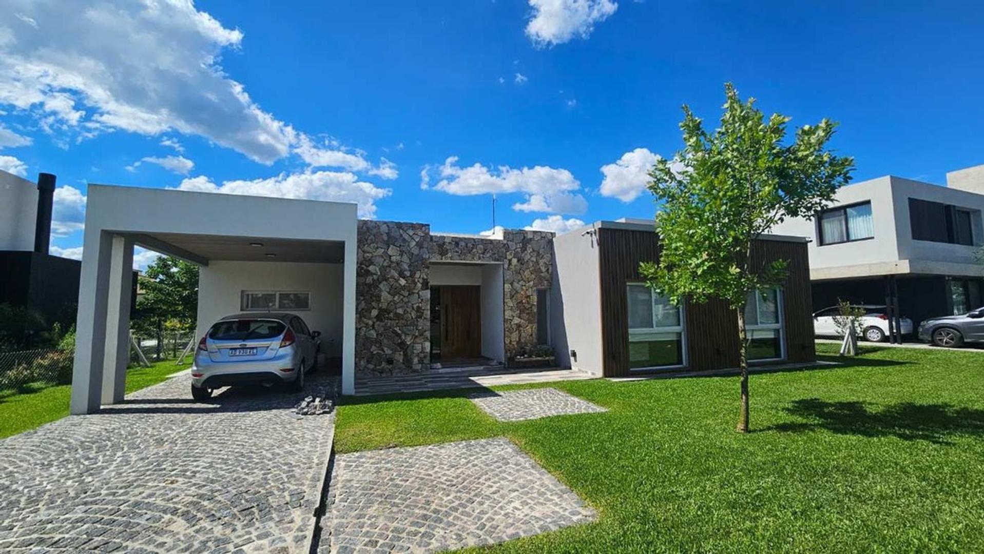 Casa en Alquiler en La Reja, USD 2.700