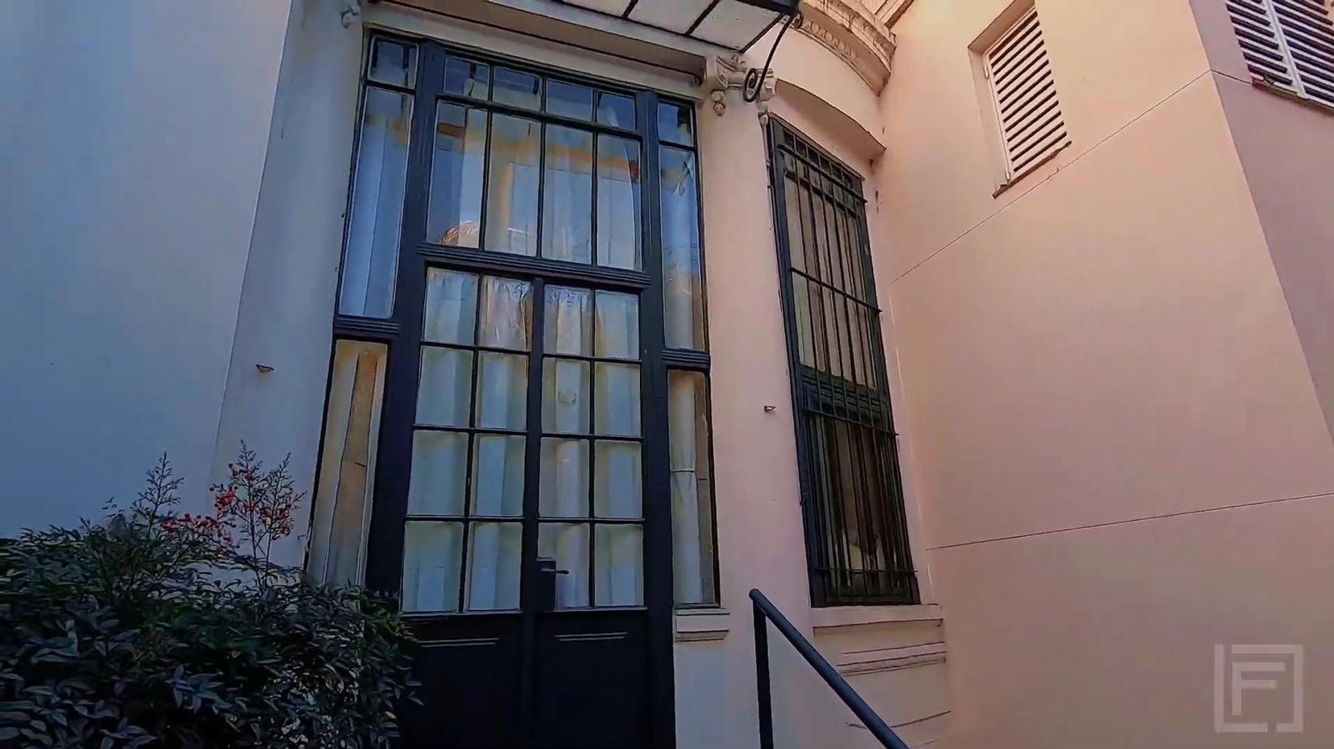 Casa 35 ambientes con 18 baños